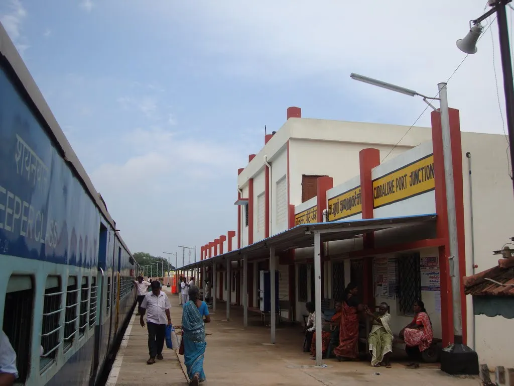 Cholan Express At CUPJ Platform 1