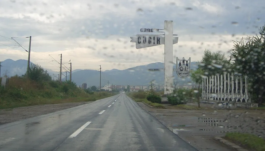 Das Ortseingangsschild der Stadt Cugir in Rumänien. Solch schönen Eingangsschilder findet man nur wenige.
