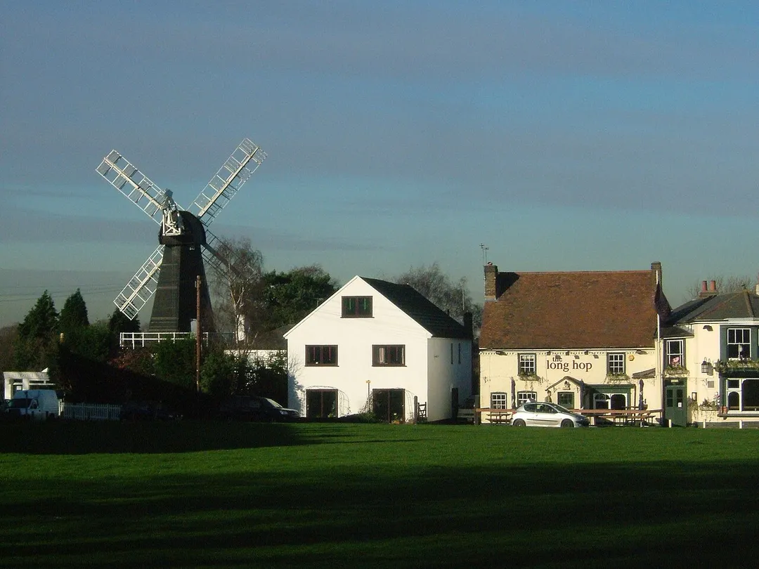 Meopham in Kent, is a linear village in Kent, England. The mill was built in 1801 by the Killick Brothers from Strood.
The Long Hop pub and the windmill on Meopham Green. Cricket is played here in summer. The name of the pub is a pun on a cricketing term and a reference to the hops that were grown locally.


Camera location51° 21′ 42.12″ N, 0° 21′ 18″ E View this and other nearby images on: OpenStreetMap 51.361700;    0.355000