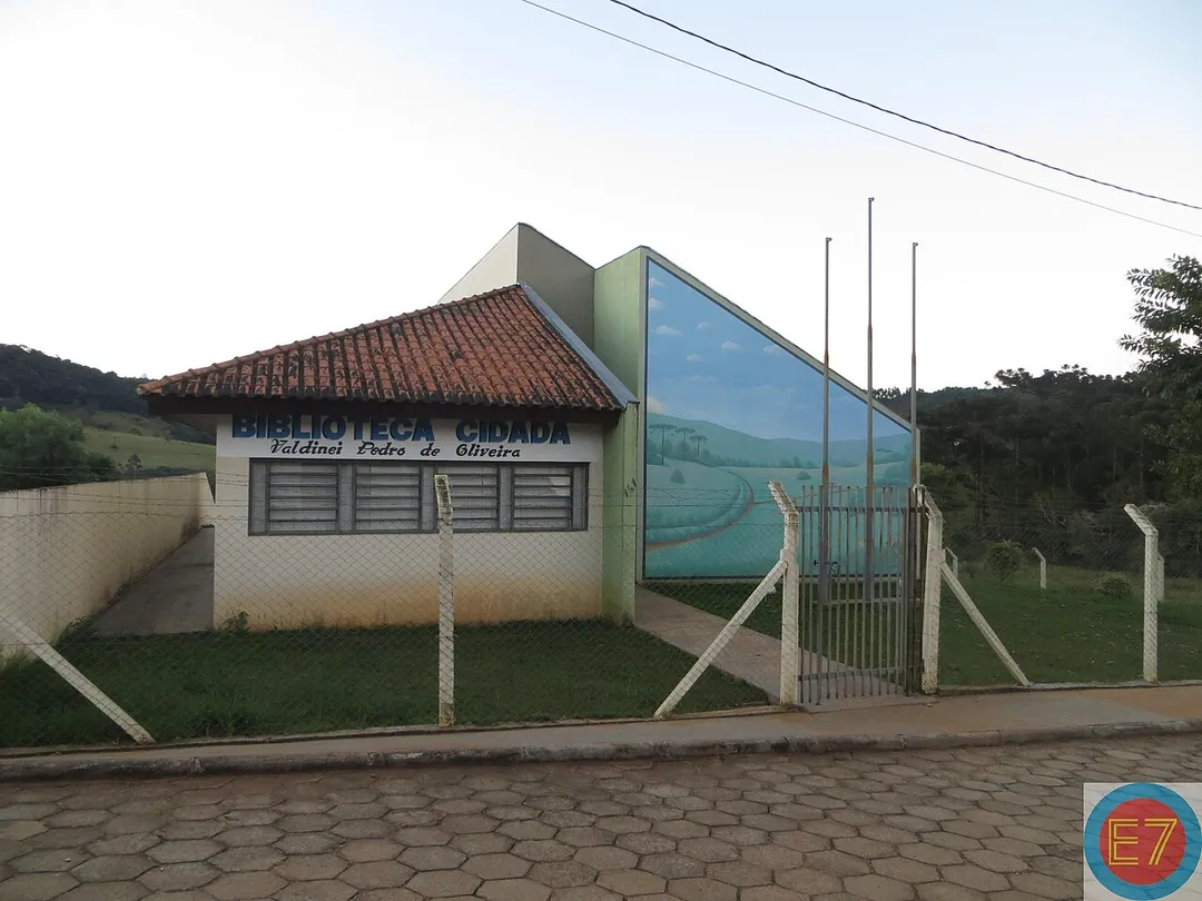 Biblioteca Cidadã Valdinei Pedro de Oliveira, Curiúva, Estado do Paraná, Brasil.