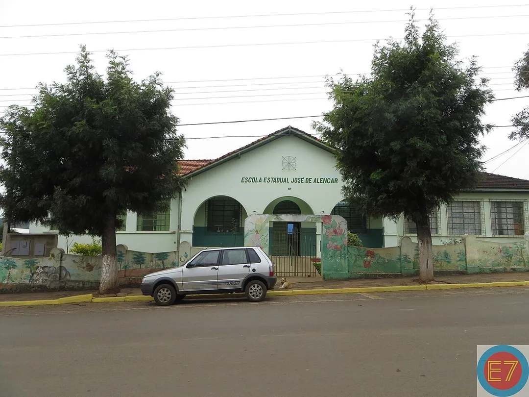 Colégio Estadual José de Alencar, em Curiúva, Estado do Paraná, Brasil.