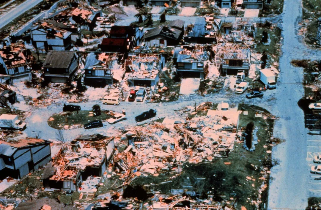 Aftermath of Hurricane Andrew in Dade County, Florida – uneven damage pattern at Lakes by the Bay development in Cutler Bay, some 20 miles ssw of Miami