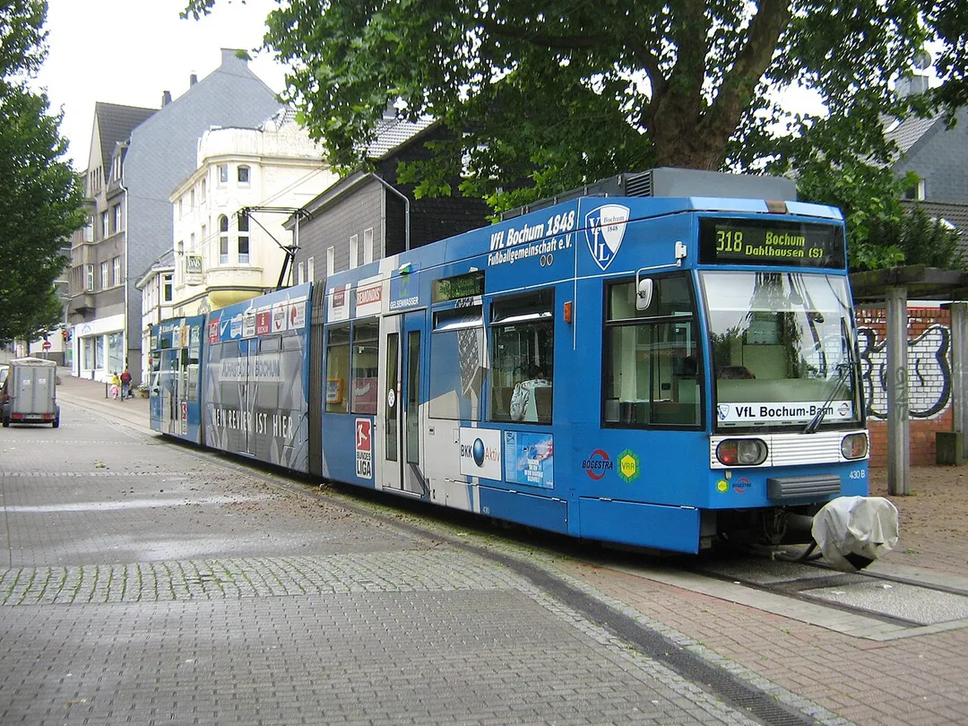 Straßenbahn der Linie 318 an der Endstelle Bochum-Dahlhausen Bf