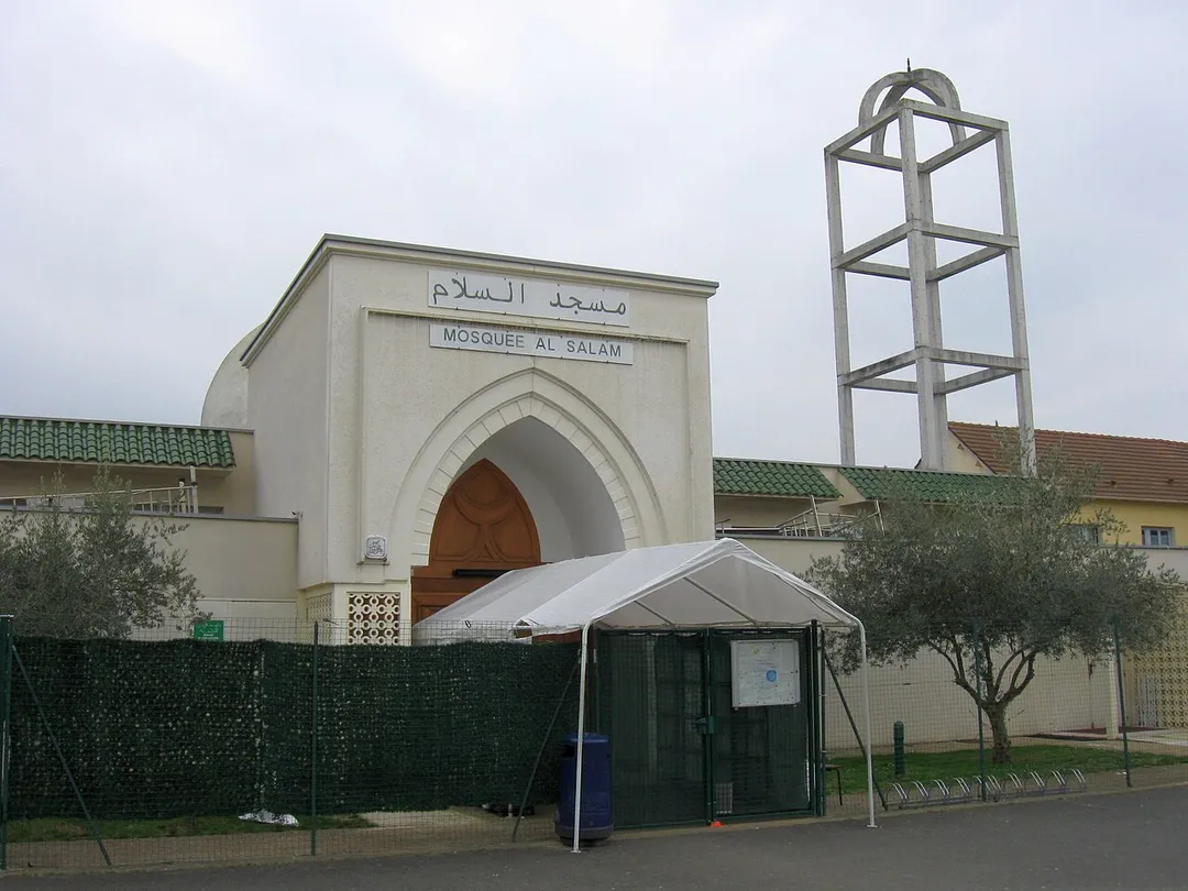 Mosquée à Dammarie-les-Lys. (Seine-et-Marne, région Île-de-France).