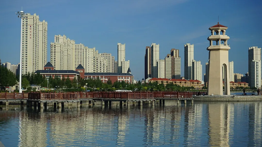 ​三永湖东面的灯塔及其他建筑