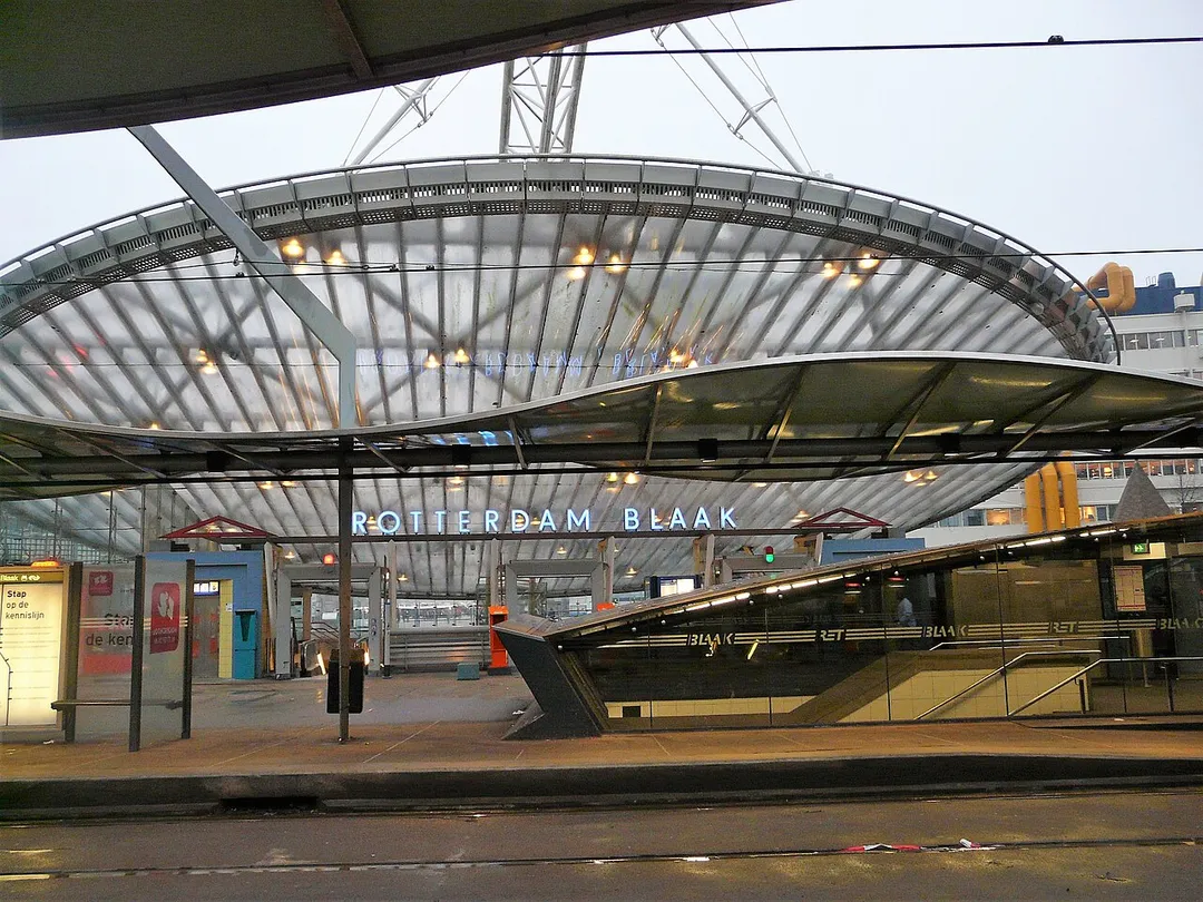 Zicht op een deel van het Station Rotterdam Blaak. Gelegen in het centrum van Rotterdam
