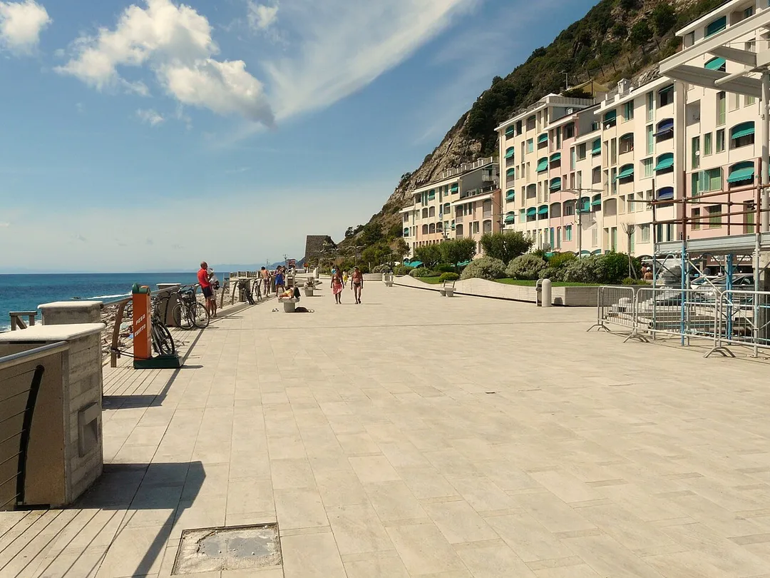 Lungomare di Deiva Marina, Liguria, Italia
