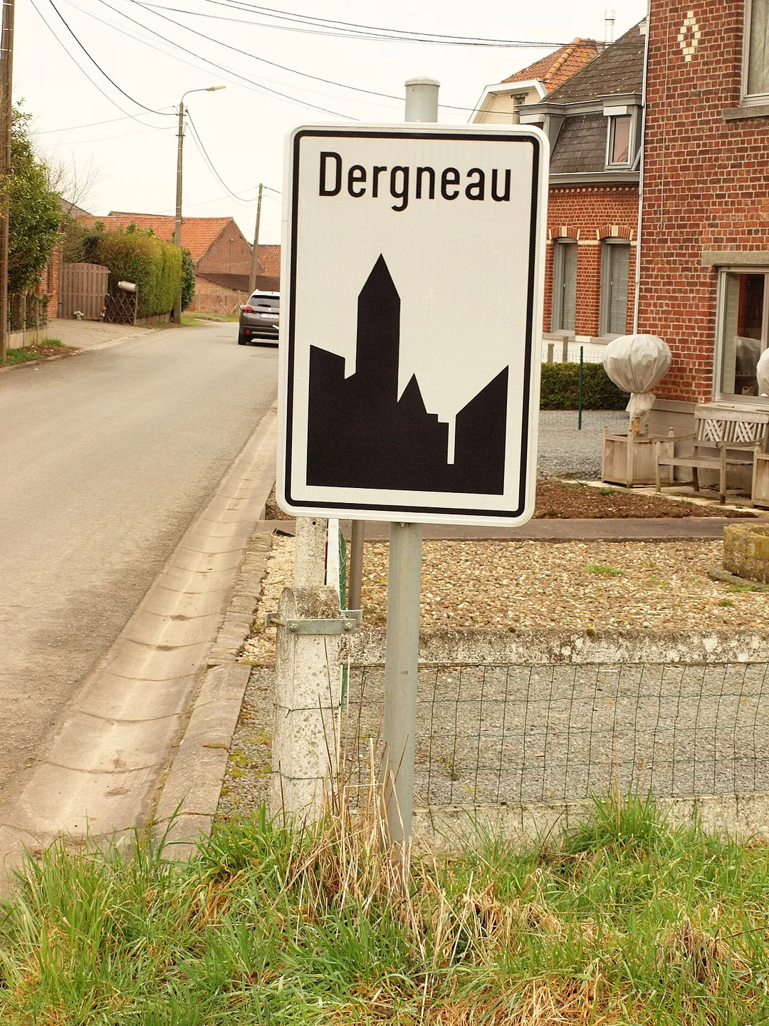 Dergneau (Frasnes-lez-Anvaing, Wallonie, Belgique) ; panneau d'agglomération.