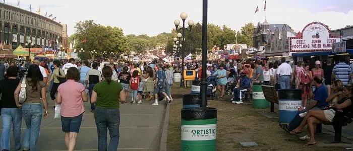 Main concourse of the 2006 Iowa State Fair.