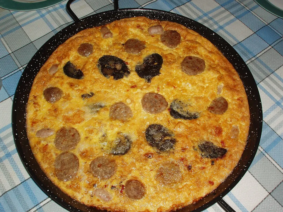 Arroz con costra or Arròs amb costra (Rice with crust). A typical Valencian plate made of rice wich is originated from the comarcas of Vega Baja and Baix Vinalopó, in the province of Alacant.