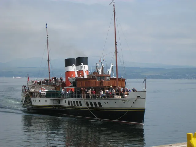 "Waverley" arriving at Dunoon Pier The last seagoing paddlesteamer in the world, "Waverley", still runs cruises on the Firth of Clyde. She celebrated her Diamond Jubilee in 2007.