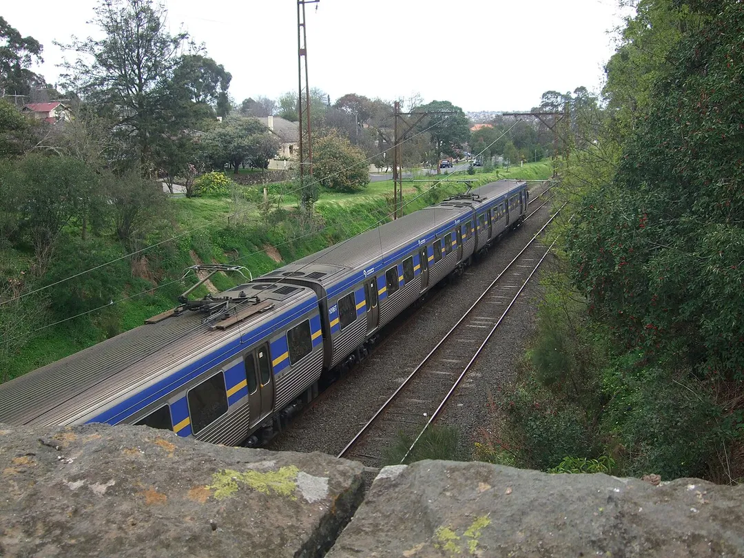 Train pulling into Eaglemont Station.