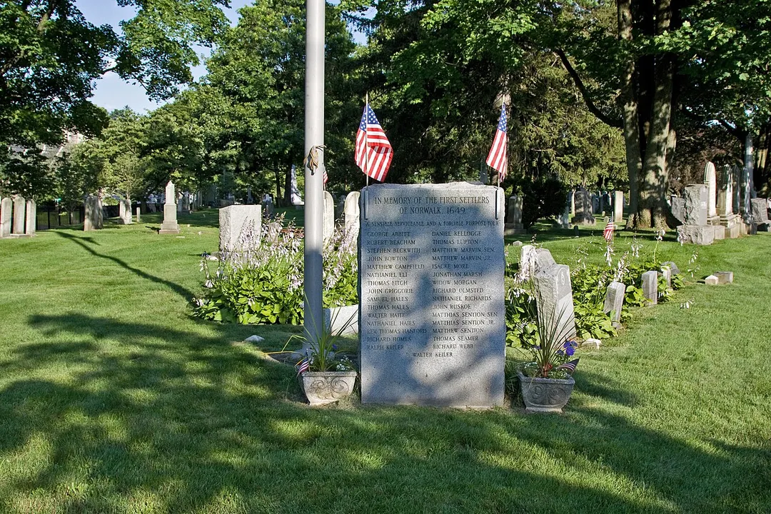 monument in East Norwalk Historical Cemetery