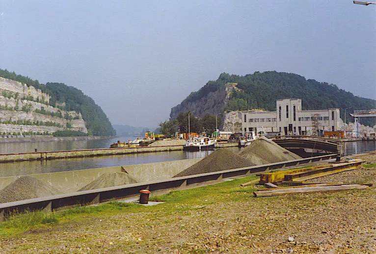 The Albert Canal cutting through the Caestert Plateau (also known as Sint-Pietersberg). On the right, the locks that give access to the Canal de Lanaye.