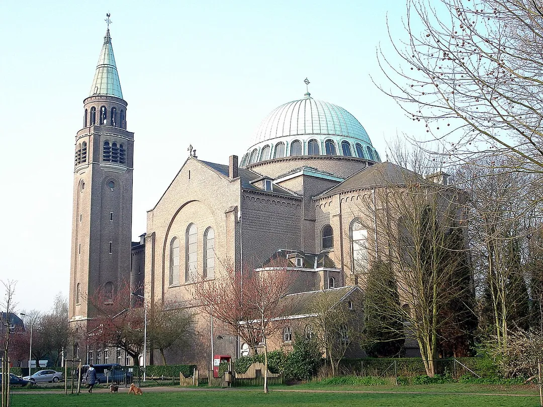 Edegem bij Antwerpen, neo-byzantijnse Onze-Lieve-Vrouw-van-Lourdesbasiliek (1933).