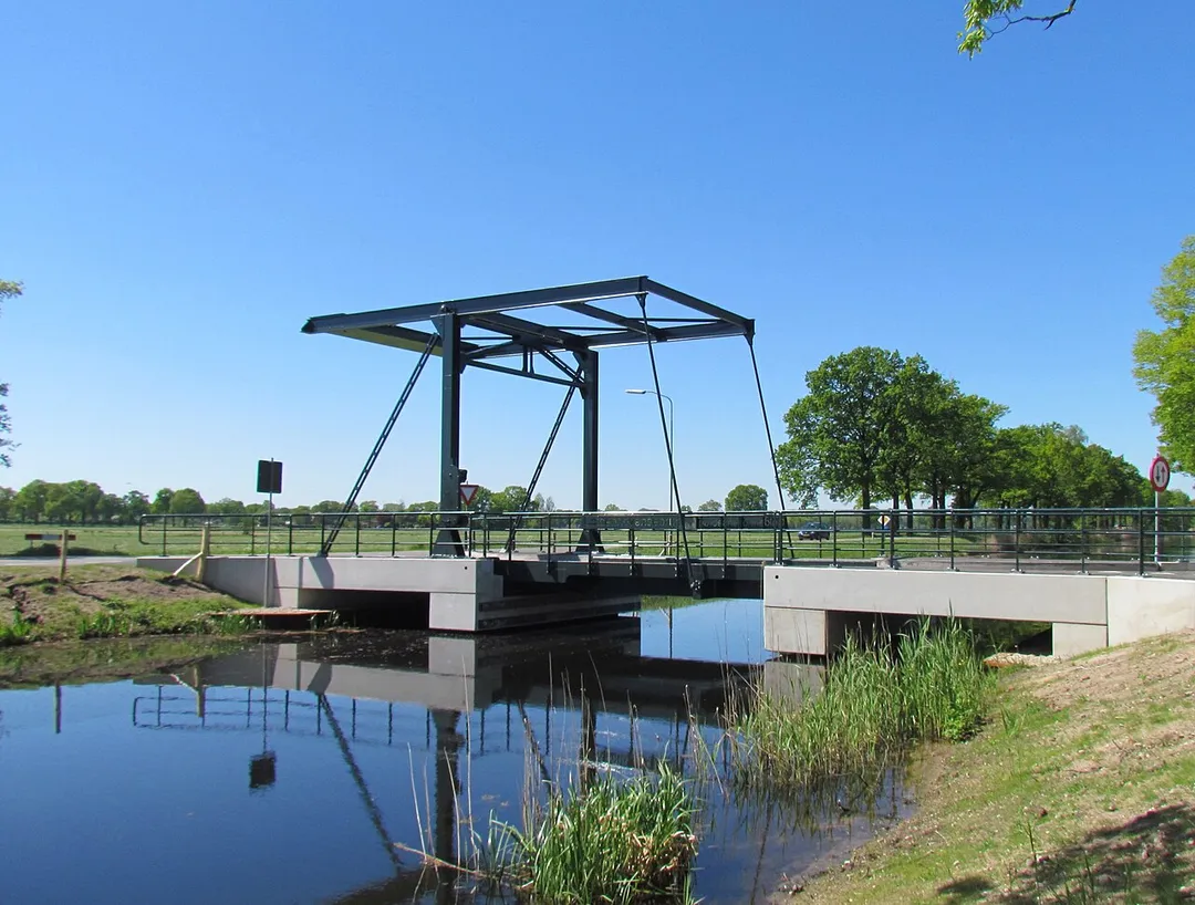 De Coldenhovensebrug over het Apeldoorns Kanaal, ten noorden van Eerbeek