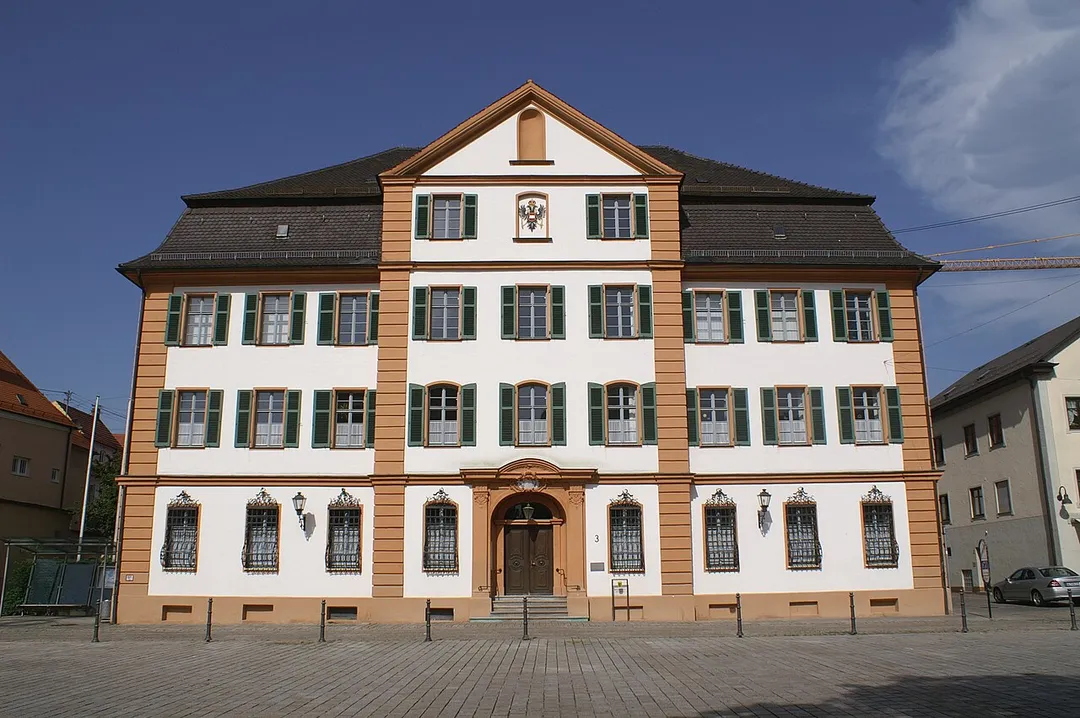 Das Ständehaus in Ehingen (Donau) wurde 1750 erbaut. Es diente von 1769/70 bis 1805 als Amtshaus der Schwäbisch-Österreichischen Landstände. Heute befindet sich in dem Gebäude das Amtsgericht