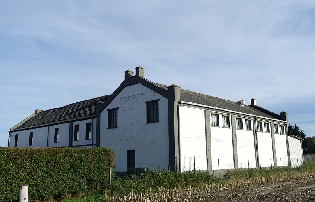 Voormalige sigarenfabriek Geurts uit 1922 aan Station Eksel bij het vroeger station van Eksel