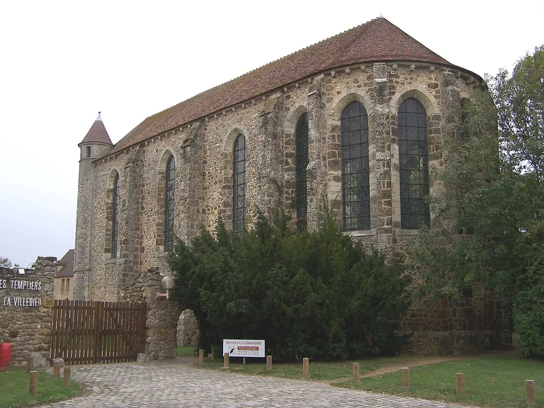 Entrée et chapelle de la Commanderie des Templiers à Élancourt (Yvelines, (France)