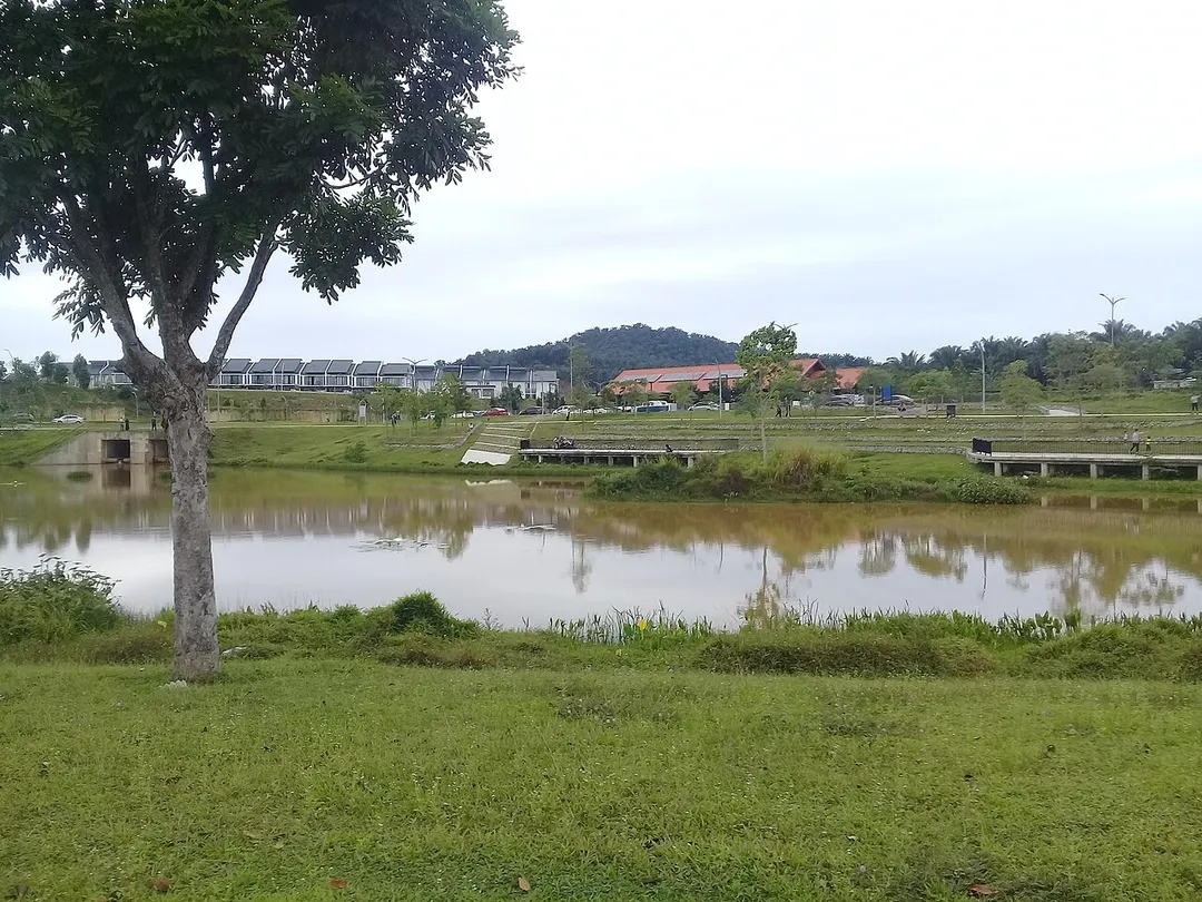 Elmina Park is town located in Selangor, Malaysia.