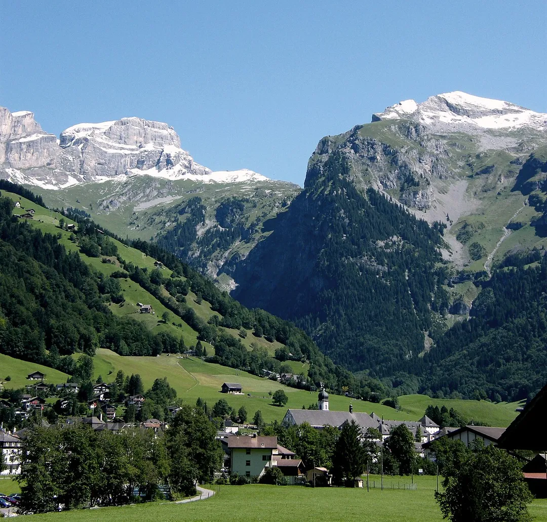 View from Engelberg towards northeast with the Lauchernstock and the Ruchstock to the left, and the Gros Gemsispil to the right