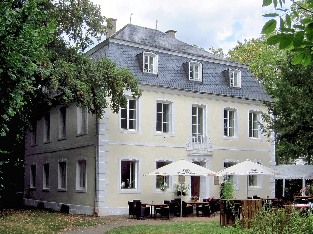 Schloss Buseck in Eppelborn OT Bubach-Calmesweiler mit Café-Betrieb