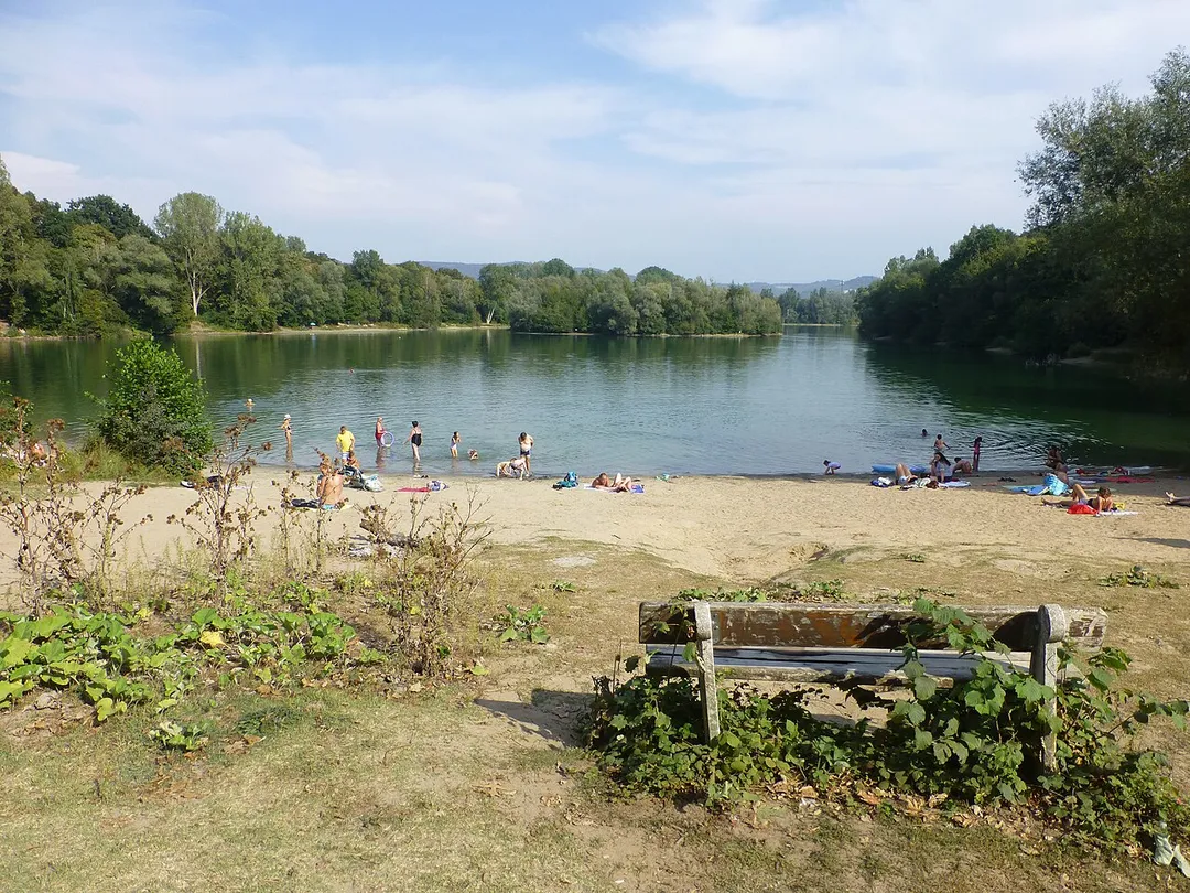 Erlensee bei Bickenbach; Badestrand am Westufer