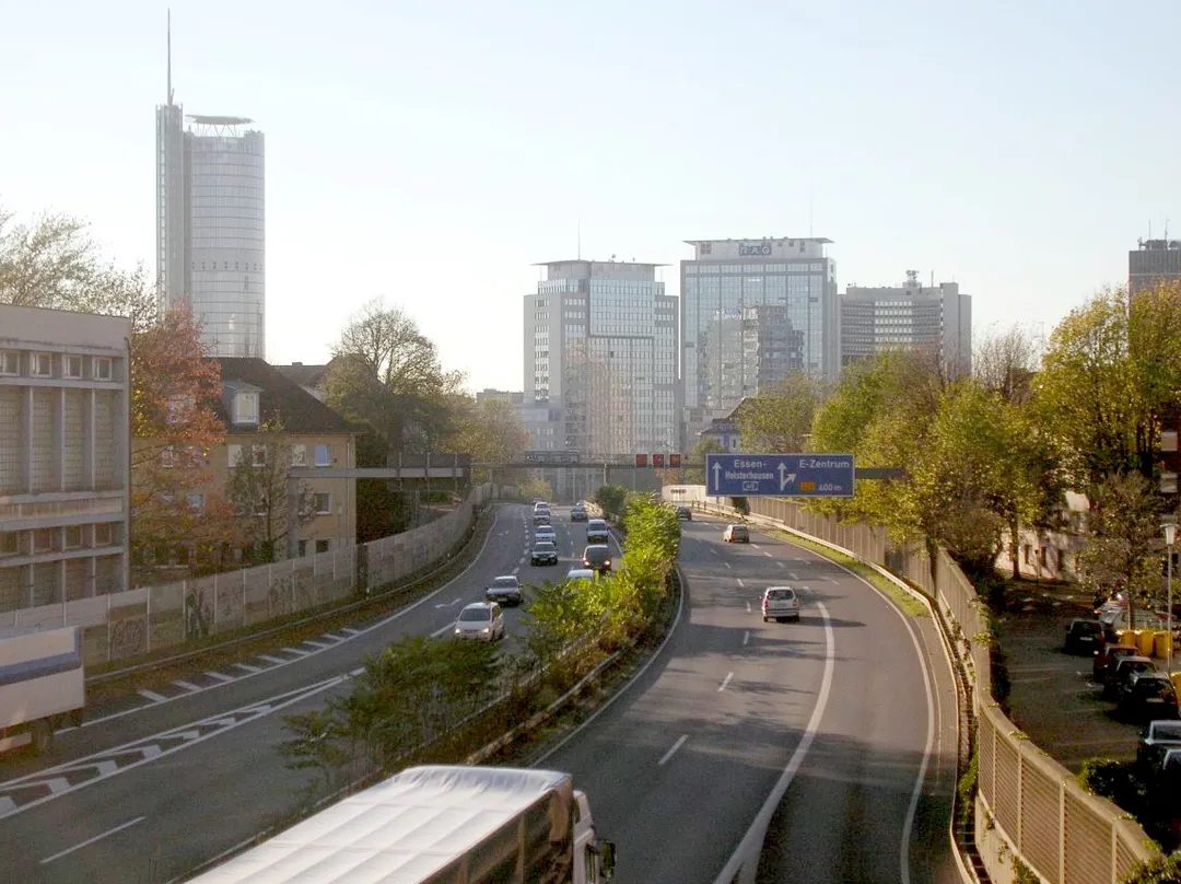 Autobahn 40 facing westwards, taken from footbridge near the Essen-Huttrop exchange.