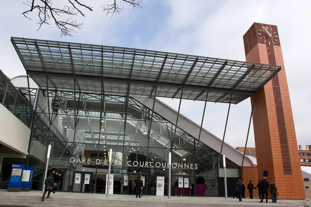 Gare d'Evry-Courcouronnes à Évry (Essonne, France).