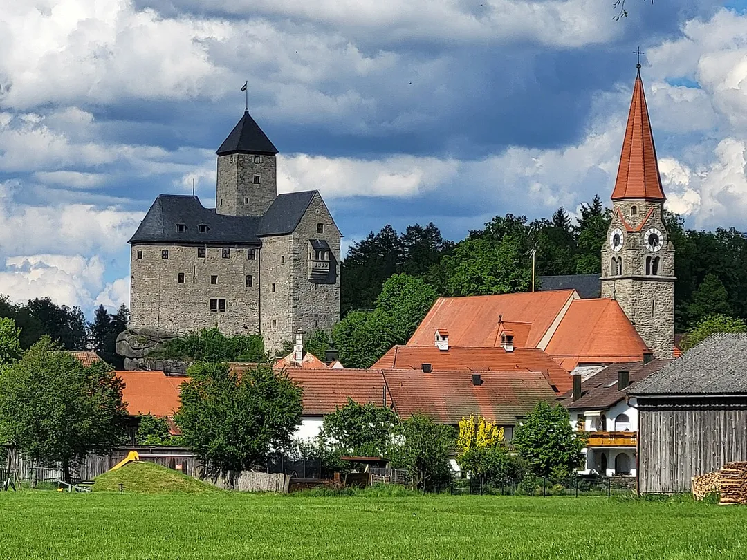 View of Falkenberg in der Oberpfalz seen from the southwest. The castle on the left, the parish church of St. Pankratius on the right.