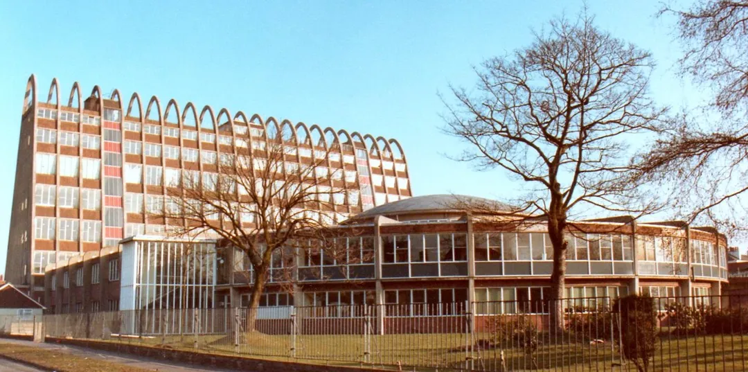 Fallowfield Campus, Manchester Metropolitan University in 1985. The main building is known as "the Toastrack".