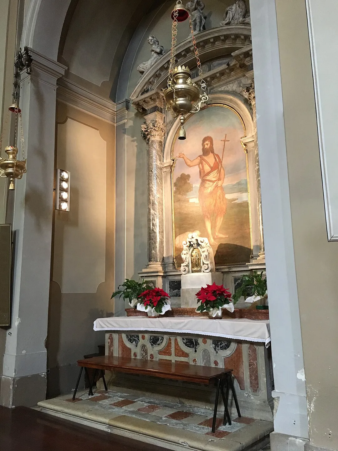 Altare laterale destro della Chiesa di Sant' Andrea Apostolo (Favaro Veneto, Venezia)