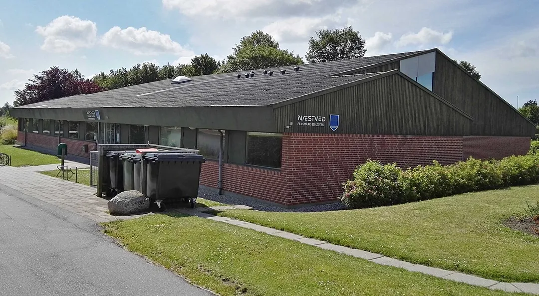 Den tidligere Holmegaard Kommunes rådhus på Kildegårdsvej 56 i Fensmark - nu Fensmark Bibliotek