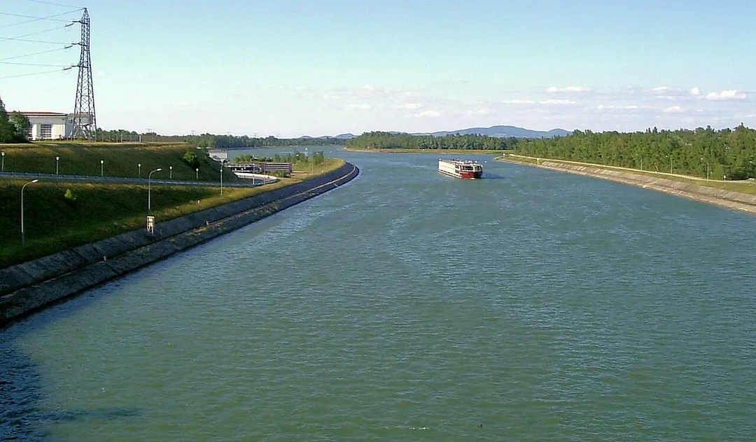 Grand Canal d'Alsace à Fessenheim