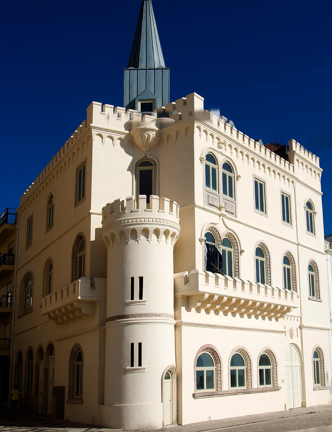 Conjunto do Castelo das Conchas (ou Castelo Engenheiro Silva), edifício (do antigo Turismo) e Casa das Conchas, Esplanada Silva Guimarães - conjunto em Figueira da Foz, Portugal