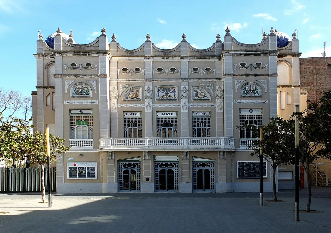 "Cine teatre Jardí" in Figueres (Spain)




This is a photo of a building listed in the Catalan heritage register as Bé Cultural d'Interès Local (BCIL) under the reference IPA-19551.