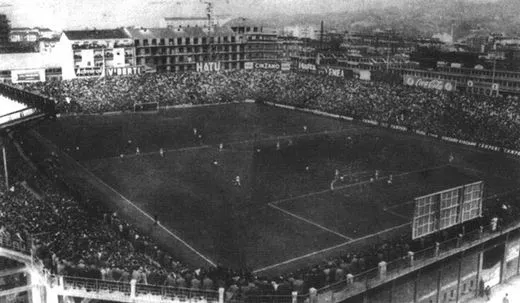 Inaugurazione dello Stadio Filadelfia. Foto dell'epoca. Il conte Marone di Cinzano, la principessa Maria Adelaide, il Duca d'Aosta