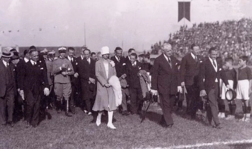 Inaugurazione dello Stadio Filadelfia. Foto dell'epoca. Il conte Marone di Cinzano, la principessa Maria Adelaide, il Duca d'Aosta