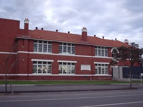 Fitzroy High School, Melbourne. Photo by Ambivalenthysteria.