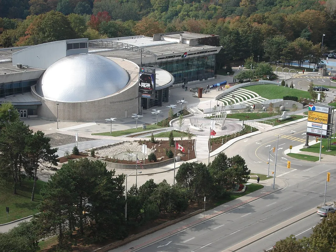 Image of the Ontario Science Centre taken on Monday, September 23, 2006. Taken by myself.  Completed Teluscape. A series of pathways, including a water walkway, extend radially from the water pipe organ (fountain), which is the main centerpiece of Teluscape. The circular pathway around the pipe organ is known as "Centennial Walkway". The part of the main entrance passes between the two organ consoles (the two halves of the fountain) and organ pipes, and runs perpendicular to the water walkway.