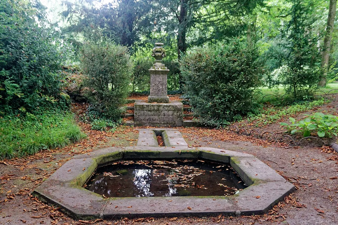 The Fountain Bliau, Belle-eau in the sixteenth century (Nice water), flows gently under a column to a basin.