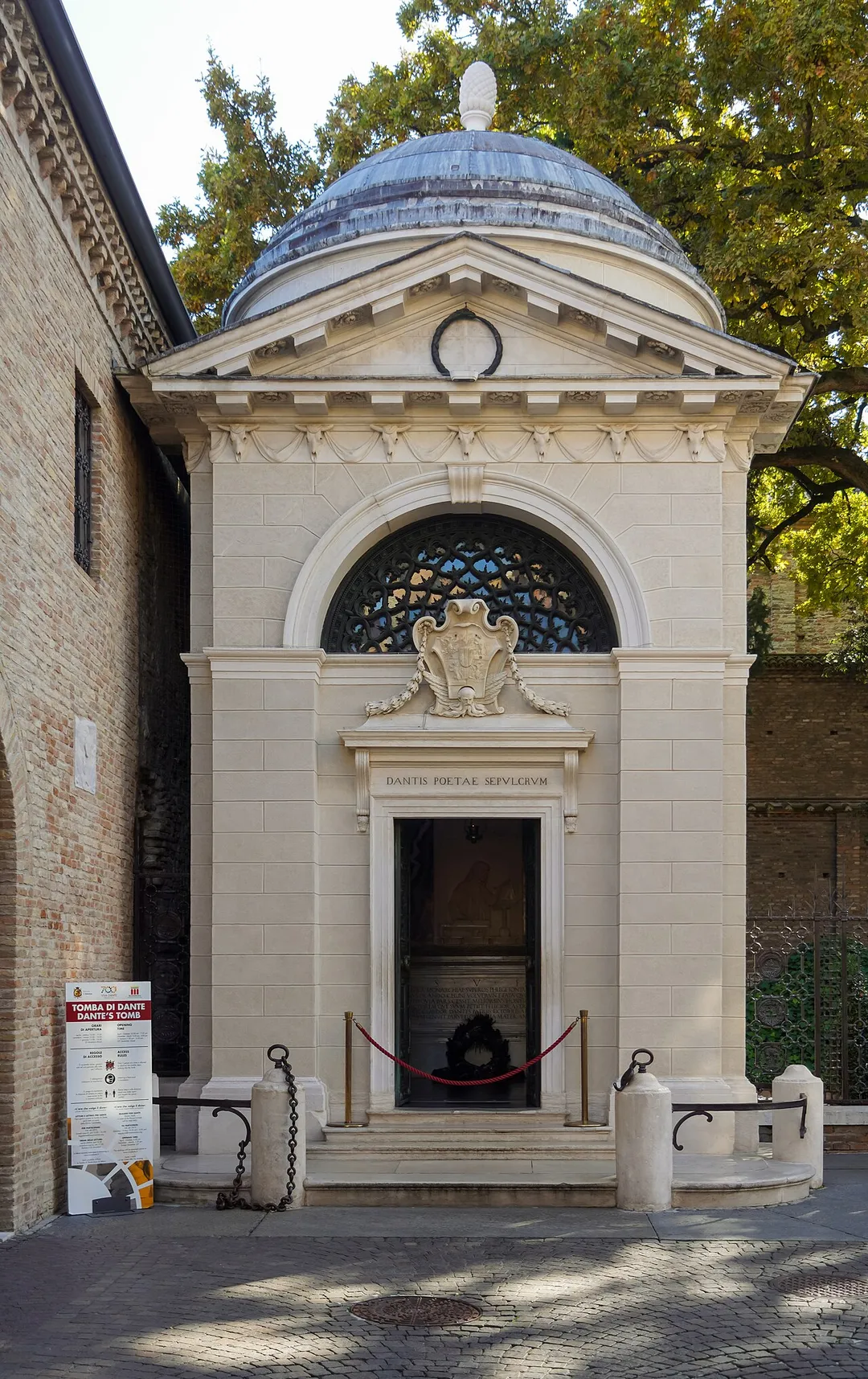 Dante's tomb (Ravenna) - Facade