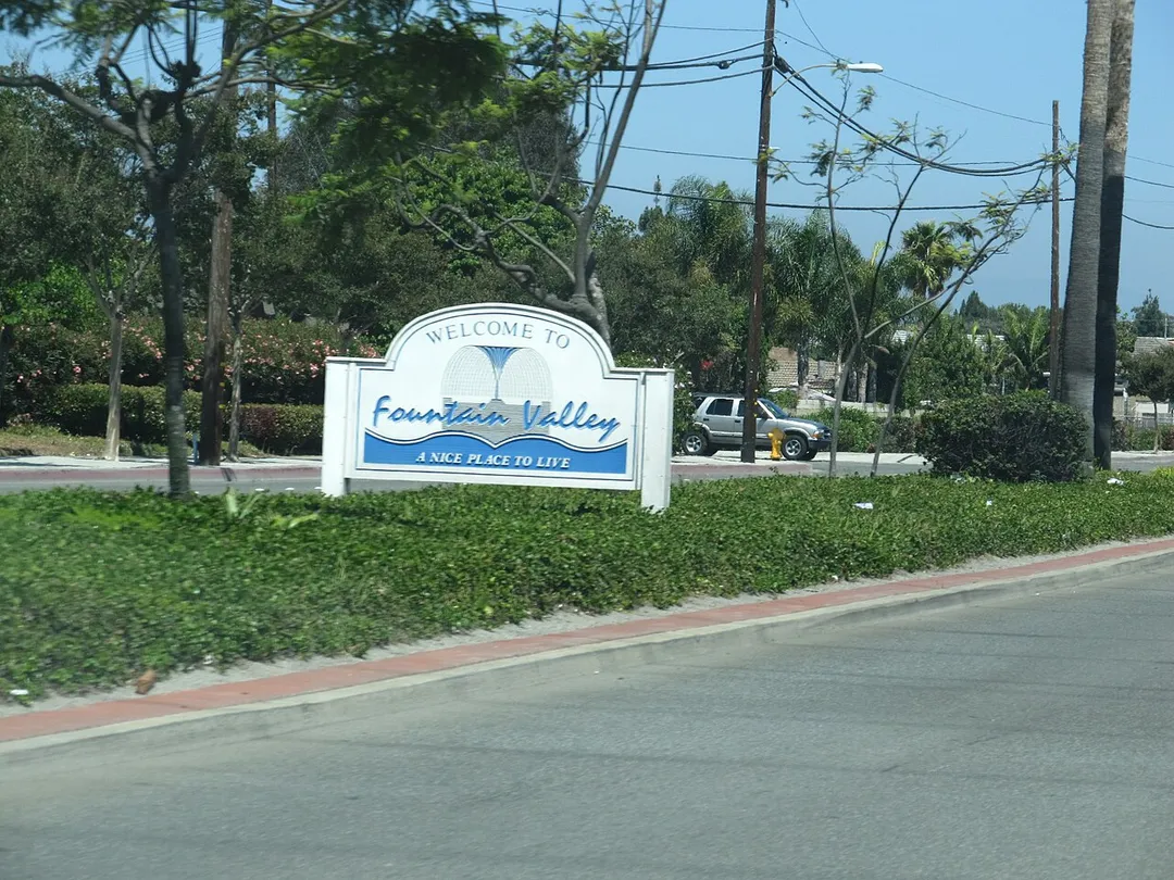 Fountain Valley is a city in Orange County, California. The population was 55,313 at the 2010 census. A classic bedroom community, Fountain Valley is a middle-class residential area. The area encompassing Fountain Valley was originally inhabited by the Tongva people. European settlement of the area began when Manuel Nieto was granted the land for Rancho Los Nietos, which encompassed over 300,000 acres (1,200 km2), including present-day Fountain Valley. Control of the land was subsequently transferred to Mexico upon independence from Spain, and then to the United States as part of the Treaty of Guadalupe Hidalgo.
The city was incorporated in 1957, before which it was known as Talbert (also as Gospel Swamps by residents). The name of Fountain Valley refers to the very high water table in the area at the time the name was chosen, and the many corresponding artesian wells in the area. Early settlers constructed drainage canals to make the land usable for agriculture, which remained the dominant use of land until the 1960s, when construction of large housing tracts accelerated
As a suburban city, most of Fountain Valley's residents commute to work in other urban centers. However, in recent years, the city has seen an increase in commercial jobs in the city, with the growth of a commercial center near the Santa Ana River known as the "Southpark" district. 
en.wikipedia.org/wiki/Fountain_Valley%2C_California

en.wikipedia.org/wiki/Wikipedia:Text_of_Creative_Commons_...