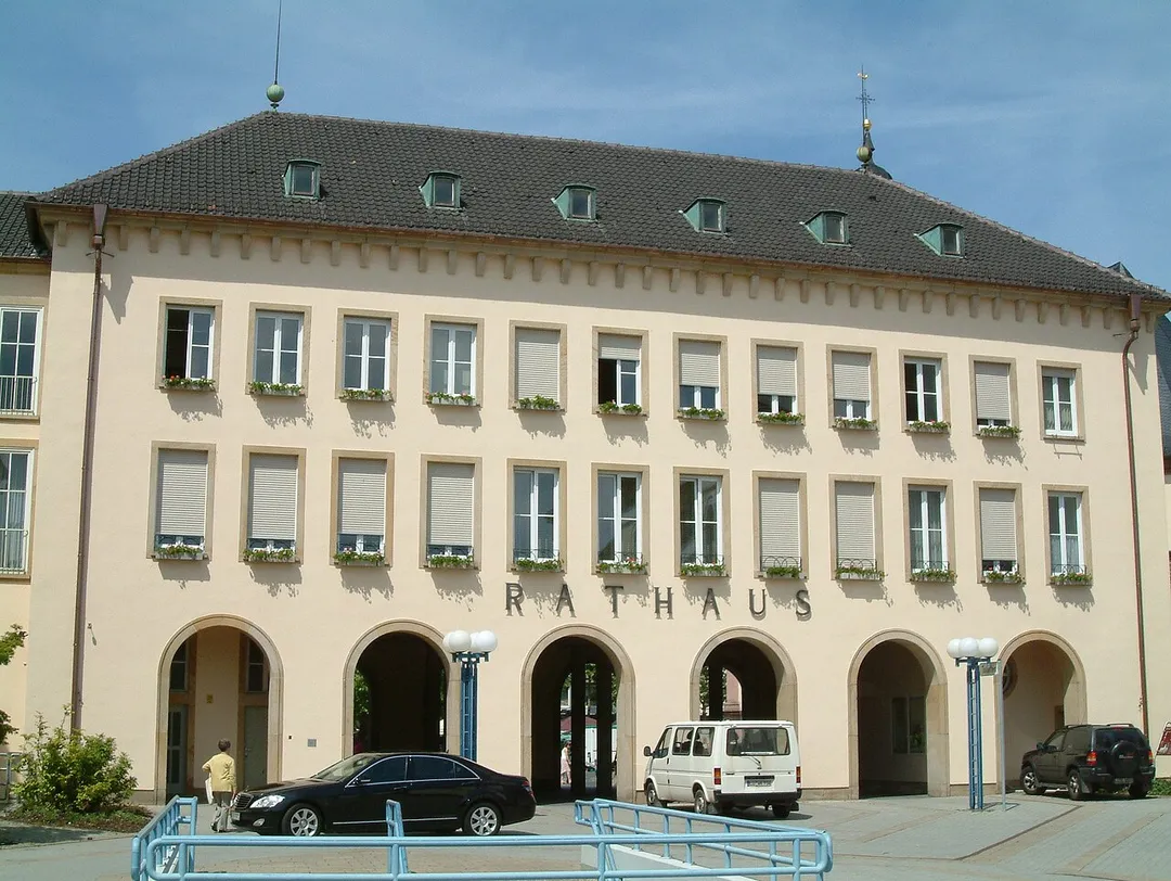 Rathaus zu de:Frankenthal (Pfalz), selbst fotografiert am 2006-06-09 und freigegeben durch de:Benutzer:Mundartpoet