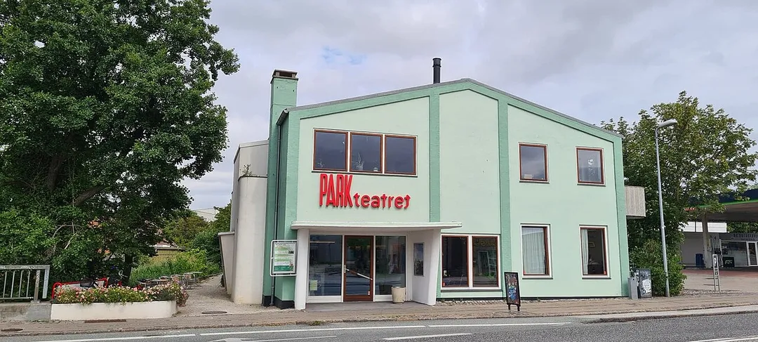 Vidunderlig dansk art deco biograf i Frederikssund, fotograferet juli 2022