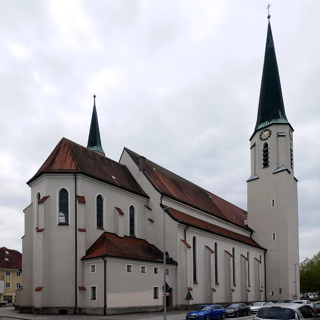Freilassing, Rupertkirche von Ostnordosten gesehen.
