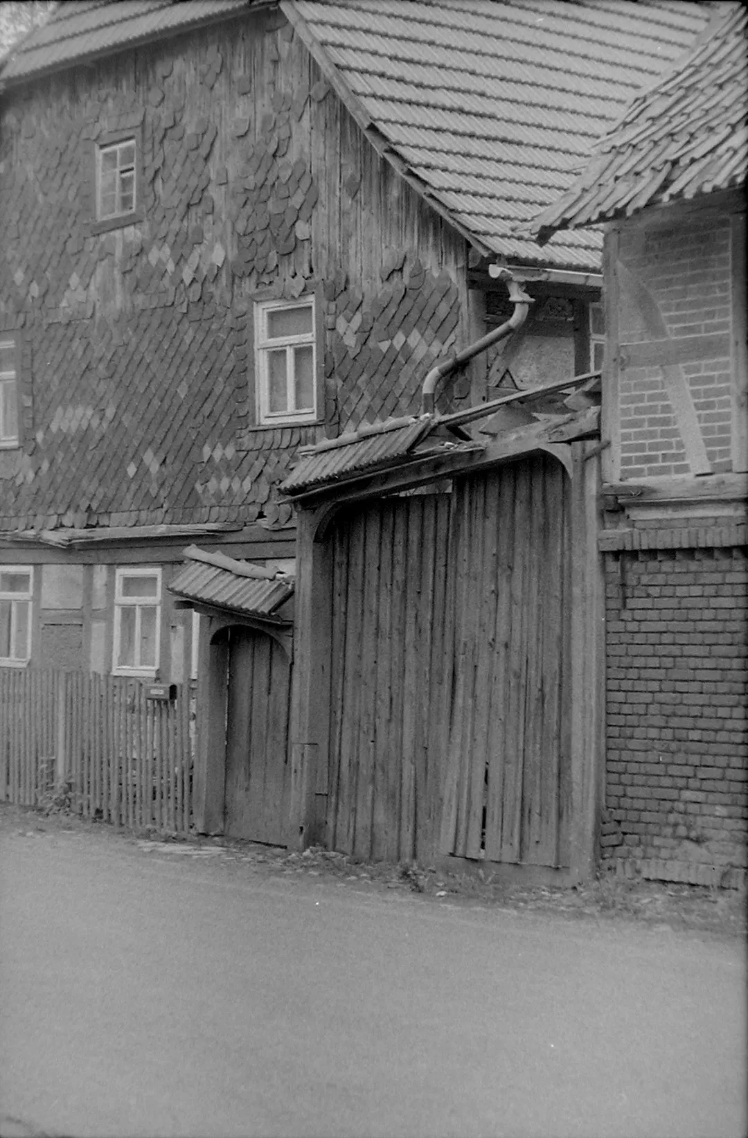 Friedrichsthal bei Bleicherode, 10.5. 1991, dörfliche Gebäude