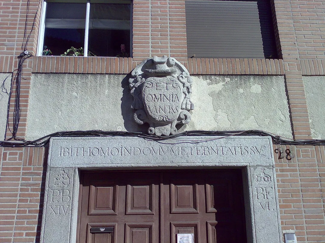 Detalle puerta parroquia de Fuencarral, Madrid