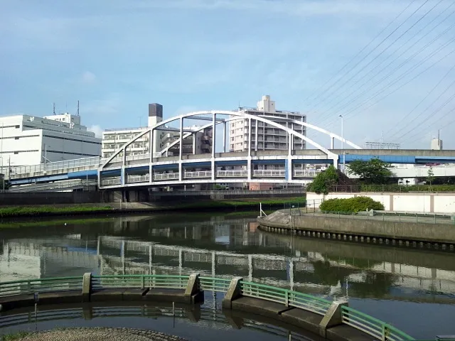 Funado-Ōhashi, a bridge over the Shingashi River in Itabashi, Tokyo, seen from Funado Park.See the map.