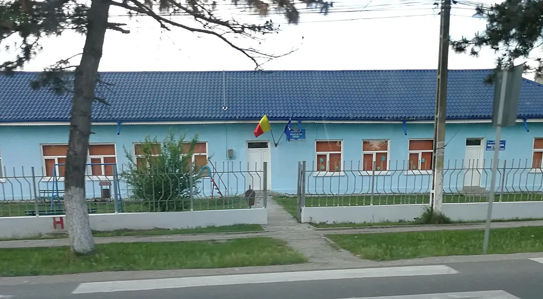 Schoolhouse in Fundulea township, Călărași County, Romania